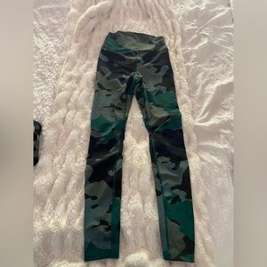 Carbon 38 camouflage leggings